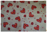 Corações em fundo beje